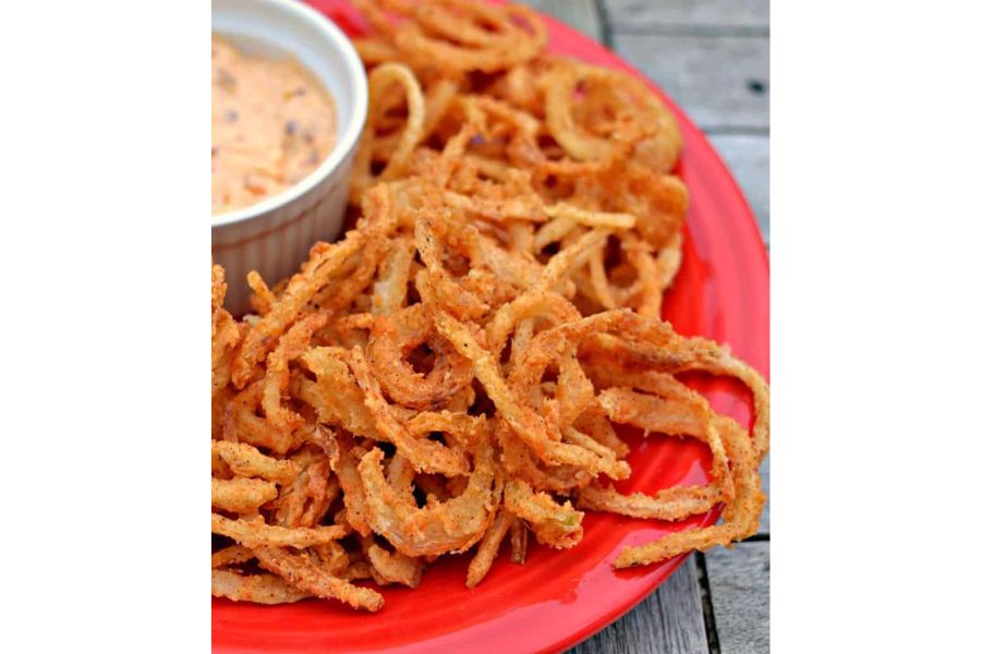 Onion Straws with Chipotle Pepper Aioli – Small Town Woman