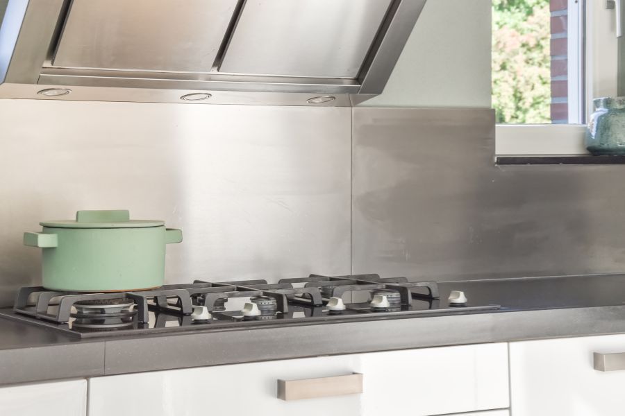 Modern gas stove with ceramic pot