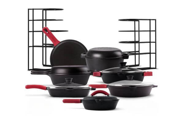 Cast iron cookware set