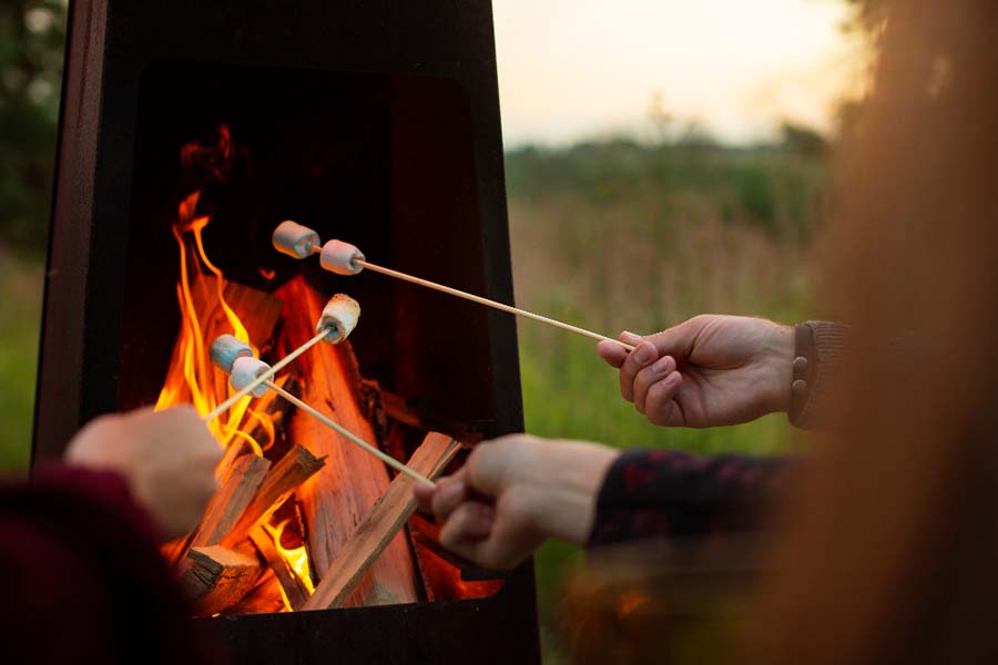 Arranging the firewood for efficient combustion and steady burning