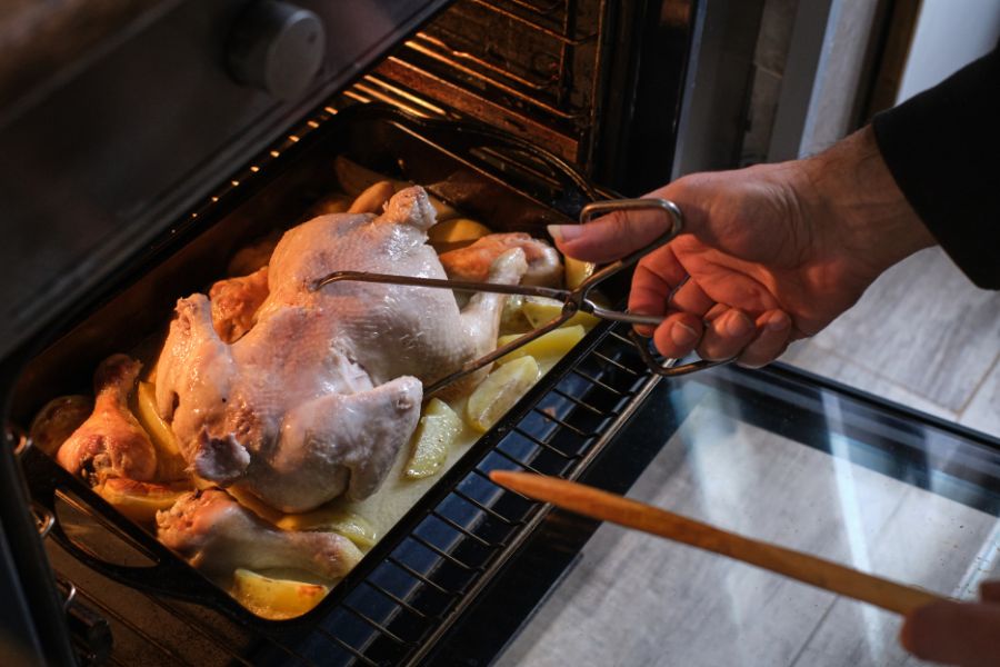 Baking chicken in gas oven